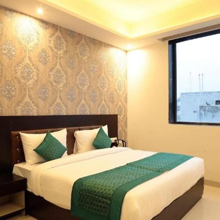 Oyo 23368 Boutique Hotel Paragon 뉴델리 외부 사진
