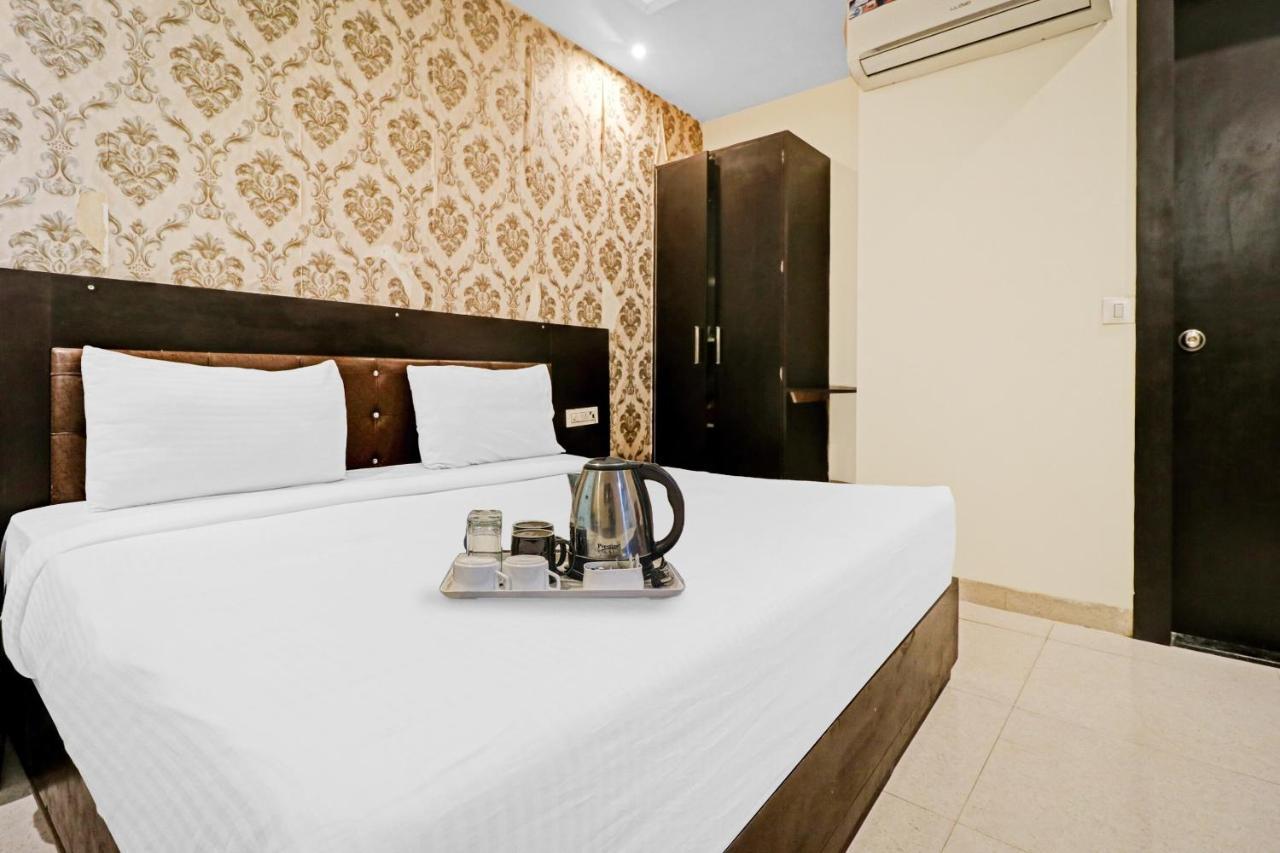 Oyo 23368 Boutique Hotel Paragon 뉴델리 외부 사진
