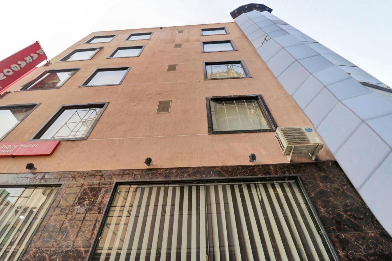 Oyo 23368 Boutique Hotel Paragon 뉴델리 외부 사진