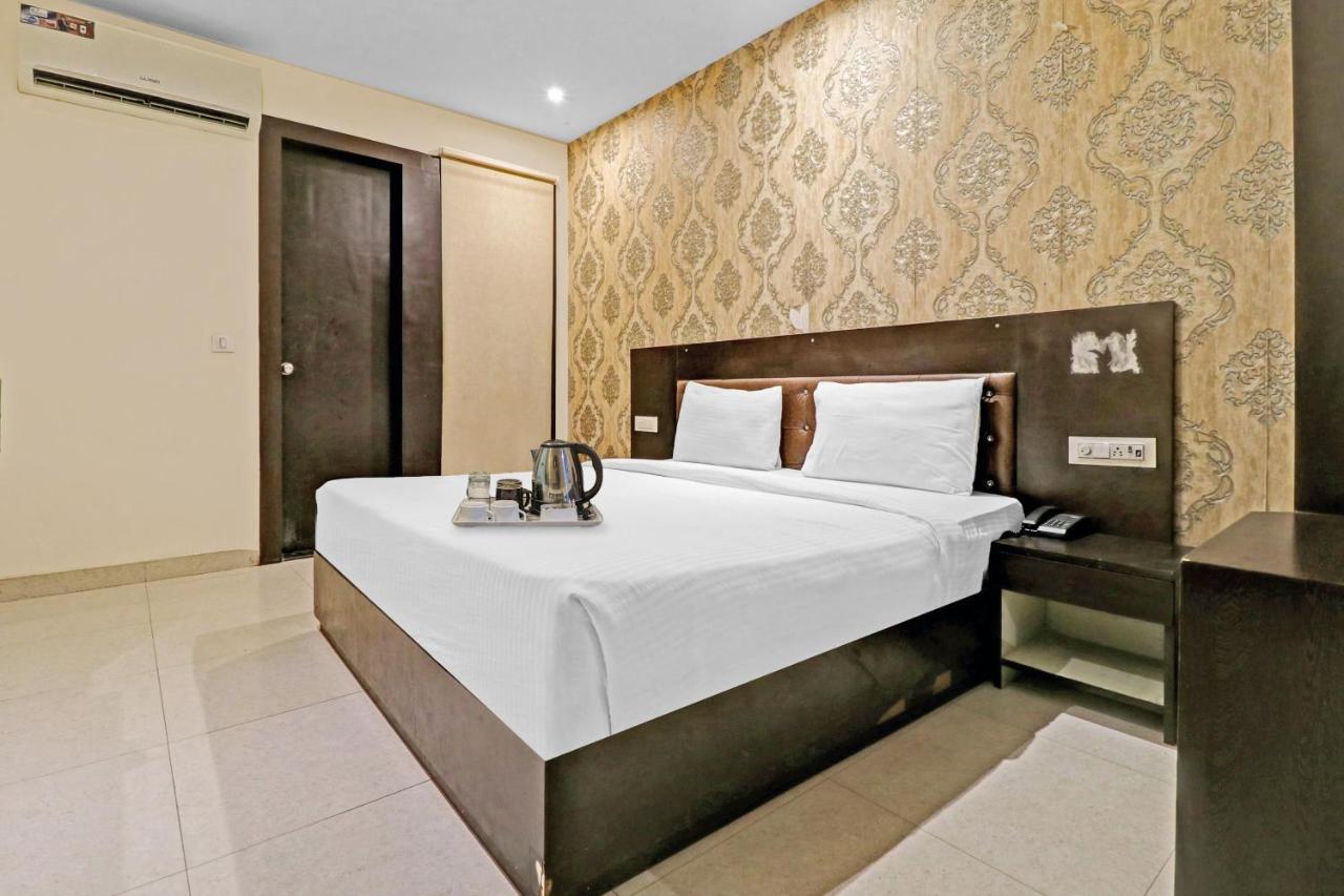 Oyo 23368 Boutique Hotel Paragon 뉴델리 외부 사진