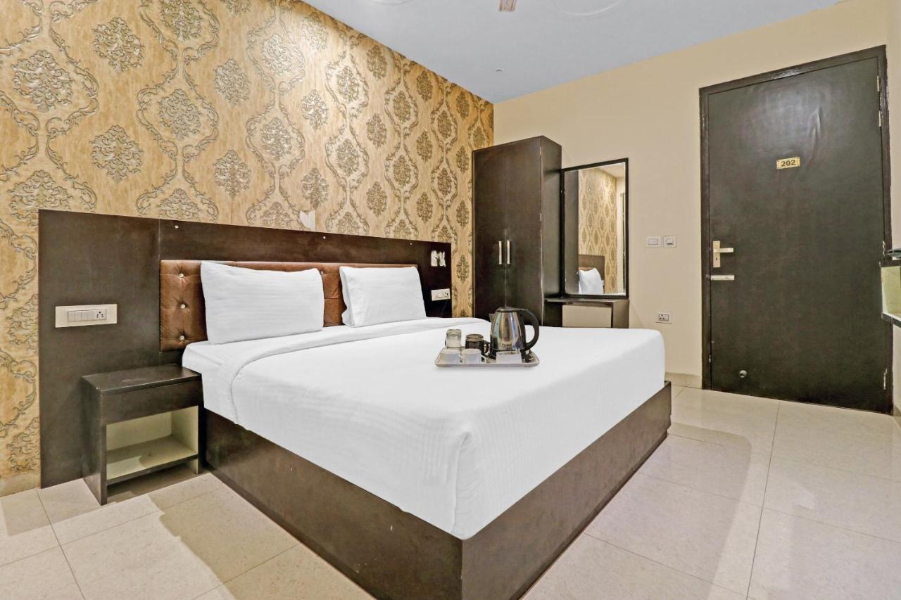 Oyo 23368 Boutique Hotel Paragon 뉴델리 외부 사진