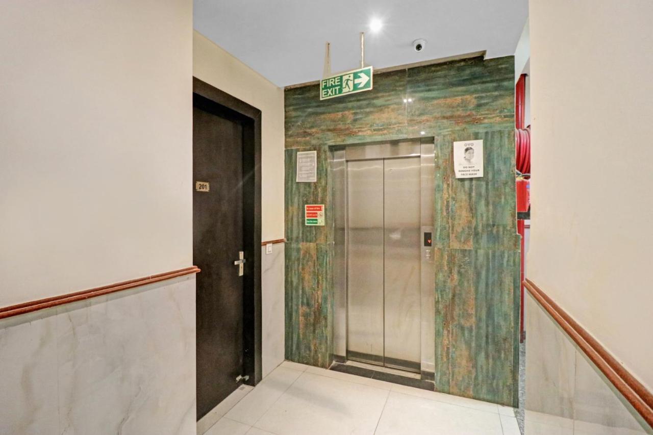 Oyo 23368 Boutique Hotel Paragon 뉴델리 외부 사진