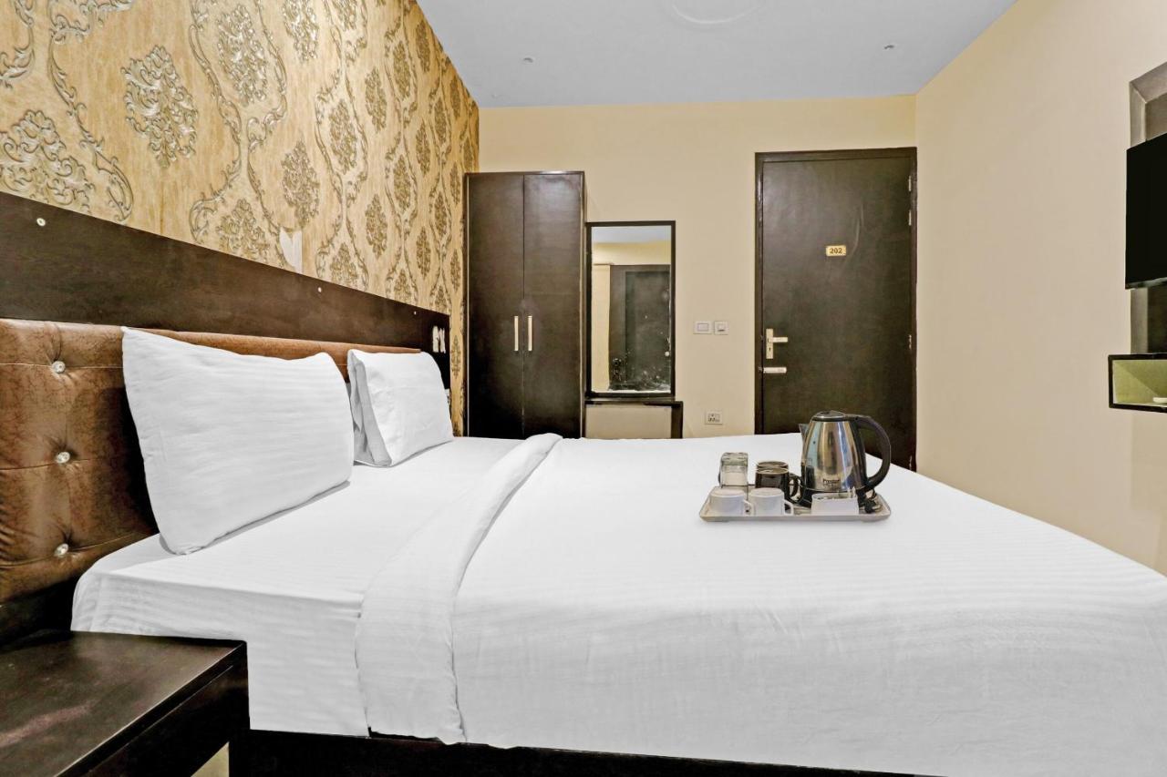 Oyo 23368 Boutique Hotel Paragon 뉴델리 외부 사진