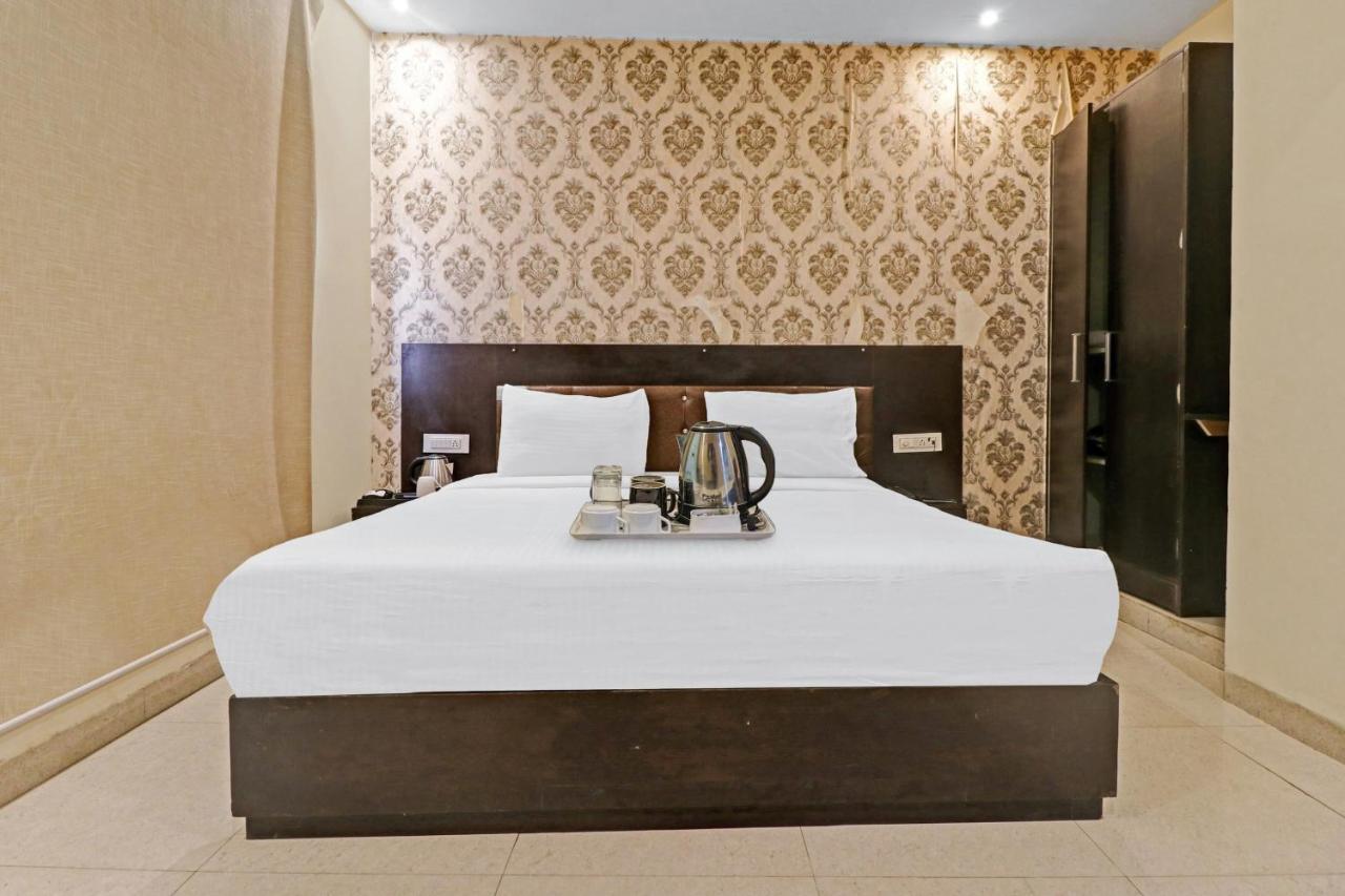 Oyo 23368 Boutique Hotel Paragon 뉴델리 외부 사진