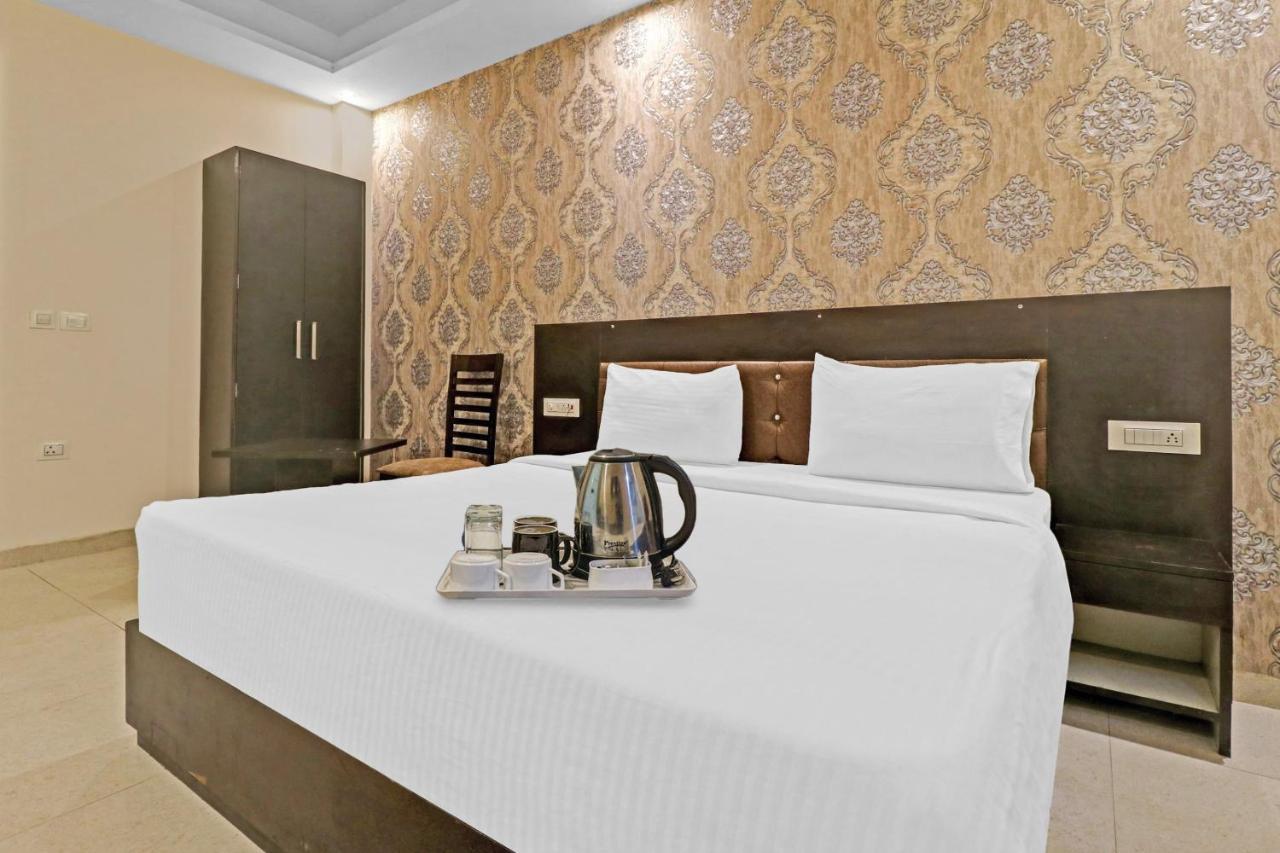 Oyo 23368 Boutique Hotel Paragon 뉴델리 외부 사진