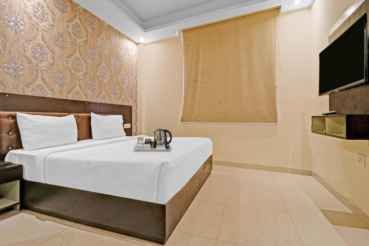 Oyo 23368 Boutique Hotel Paragon 뉴델리 외부 사진