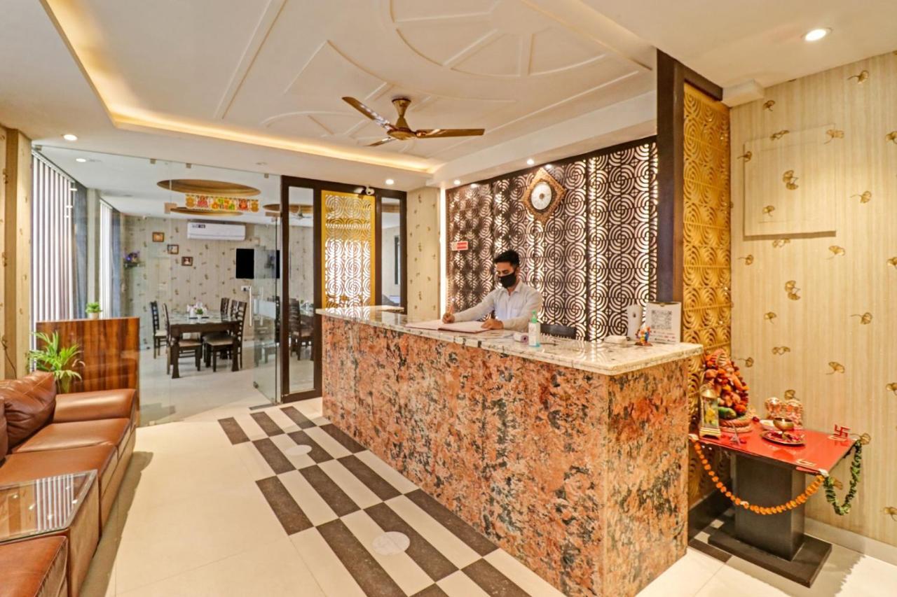 Oyo 23368 Boutique Hotel Paragon 뉴델리 외부 사진