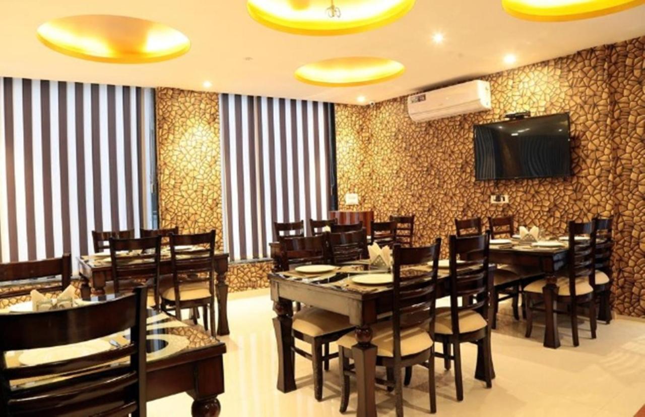 Oyo 23368 Boutique Hotel Paragon 뉴델리 외부 사진